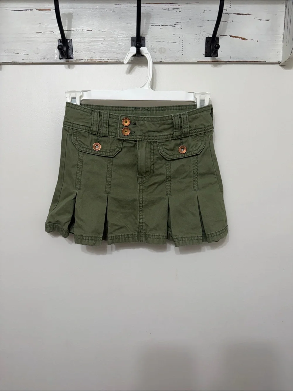 Old Navy Olive Green Pleated Utility Skirt with Button Accents girls size 8